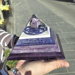 ametist, črni turmalin, orgonit, zaščita, orgonit piramida, orgonitna piramida