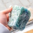 fluorit surovi naravni kristal, večji kristal, nebrušen fluorit, trgovina s kristali, naravni kristal