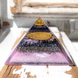 ROSE QUARTZ orgonite pyramid, orgonite, orgonite pyramid, orgonite with rose quartz, orgonite with flower of life