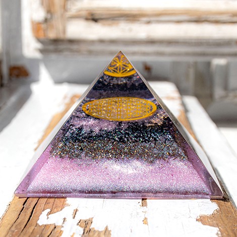 ROSE QUARTZ orgonite pyramid, orgonite, orgonite pyramid, orgonite with rose quartz, orgonite with flower of life
