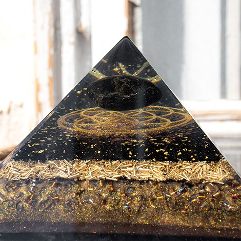 BLACK TURMALINE GARNET GOLD Orgonite Pyramid flower of life, orgonite pyramid, orgonite