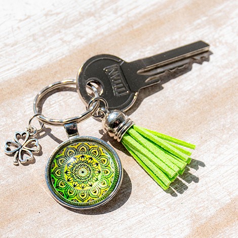 MANDALA keychain light green clover, mandala, mandala keychain, handmade mandala,