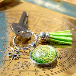 MANDALA obesek za ključe svetlo zelen detelja, mandala, zelena mandala, ročno delo, mandala obesek za ključe