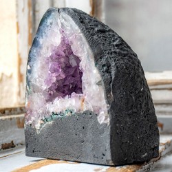 AMETIST geoda 2,1 kg edinstven kos, ametist razstišče, kvarc geoda, kvarc razstišče, amethyst, ametyst geode