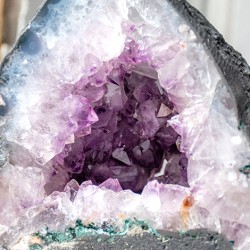 AMETIST geoda 2,1 kg edinstven kos, ametist razstišče, kvarc geoda, kvarc razstišče, amethyst, ametyst geode
