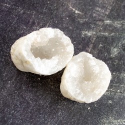 ROCK QUARTZ geode, rock qurtz crystal, clear crystal