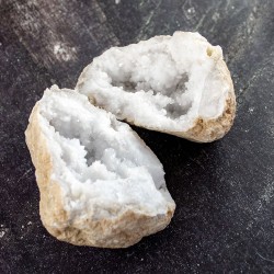 kamena strela geoda večja kvarc, kremen geoda,  darilo kristali,  kvarc kamen, kamena strela ugodna cena,