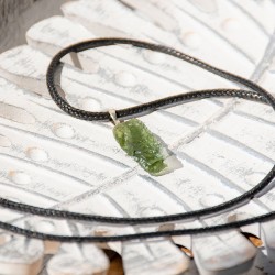tektit moldavit, nakit iz pravega moldavita, real moldavite, tektit, naravno steklo