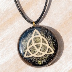 PERIDOT ČRNI TURMALIN orgonit ogrlica triquitra, peridot, orgonit, orgonit ogrlica, ogronit s peridotom