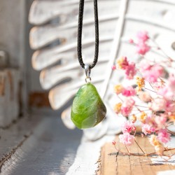 Peridot green crystal silver cut point pendant necklace